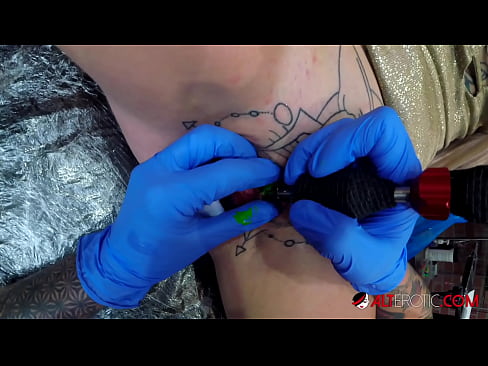 ❤️ Sully Savage oo aad u tattooed ayaa Kintirkeeda ku sawirtay tattoo ❤  Galmada dabada ❤